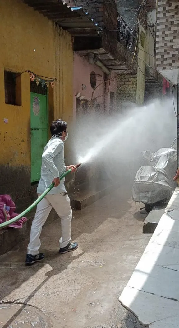 सनलाइट कॉलोनी I और सिद्धार्थ एक्सटेंशन पॉकेट C में सेनिटेशन अभियान — तस्वीर 13 में से 25