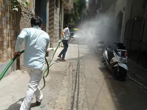 सनलाइट कॉलोनी I और सिद्धार्थ एक्सटेंशन पॉकेट C में सेनिटेशन अभियान — 16