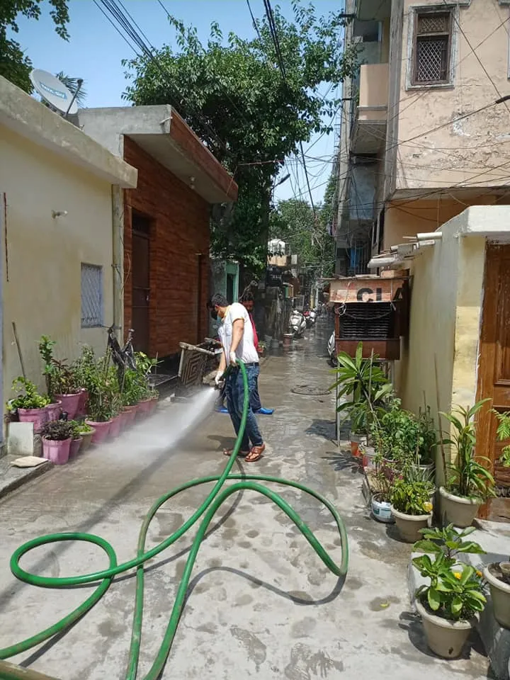 सनलाइट कॉलोनी I और सिद्धार्थ एक्सटेंशन पॉकेट C में सेनिटेशन अभियान — तस्वीर 21 में से 25