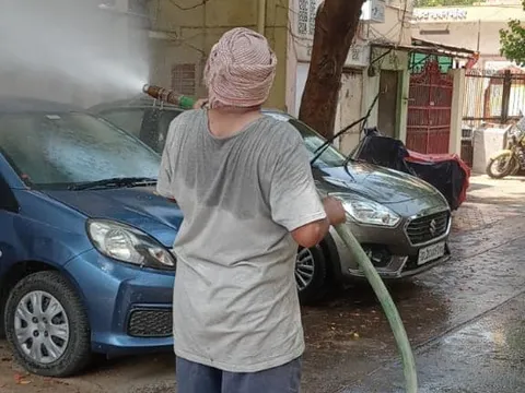 सनलाइट कॉलोनी I और सिद्धार्थ एक्सटेंशन पॉकेट C में सेनिटेशन अभियान — 24