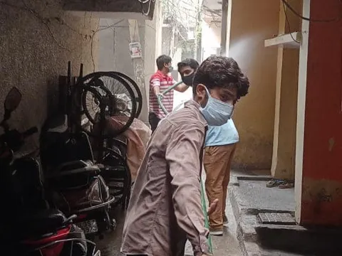 सनलाइट कॉलोनी II और मदर डेयरी आश्रम में सेनिटेशन अभियान — 12