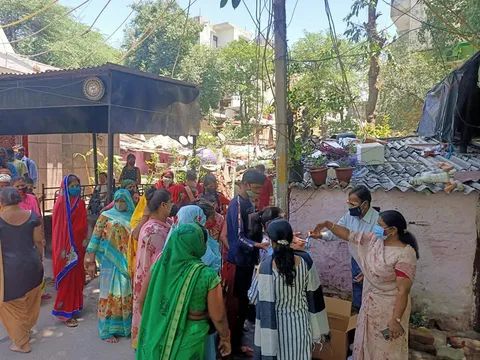 आई जी कैंप 3 में सैनिटाइजर और मास्क वितरण — 6