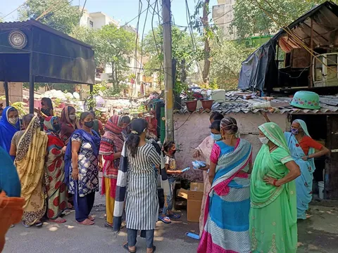 आई जी कैंप 3 में सैनिटाइजर और मास्क वितरण — 8