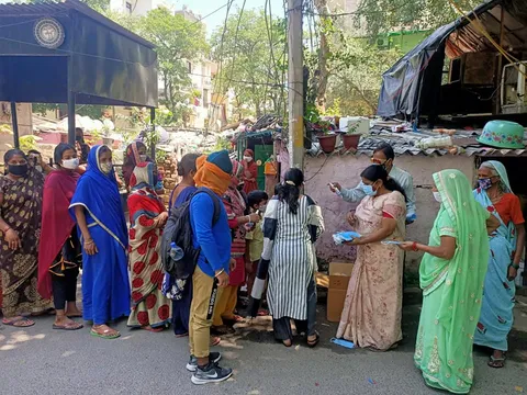 आई जी कैंप 3 में सैनिटाइजर और मास्क वितरण — 14