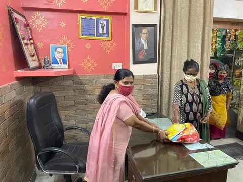 आई जी कैंप 2 के लोगों को राशन वितरण
