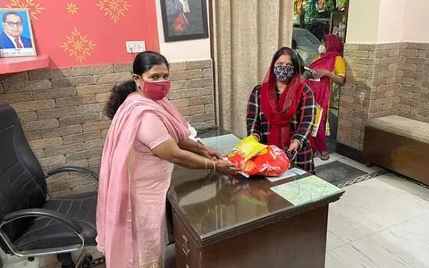 आई जी कैंप 2 के लोगों को राशन वितरण