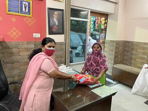 आई जी कैंप 2 के लोगों को राशन वितरण — 5