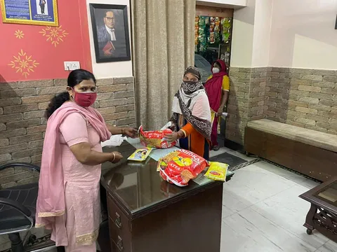 आई जी कैंप 2 के लोगों को राशन वितरण — 6