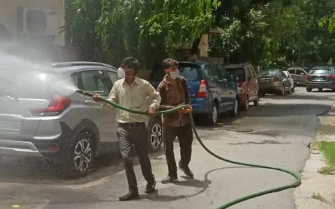 सिद्धार्थ एनक्लेव में सेनिटेशन अभियान