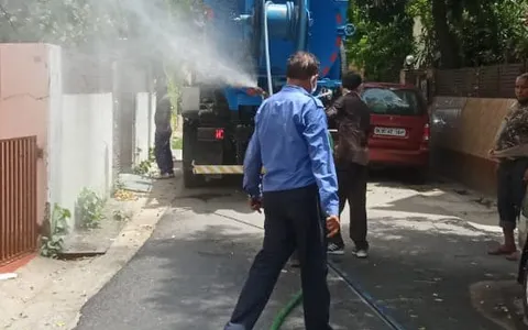 सिद्धार्थ एनक्लेव में सेनिटेशन अभियान