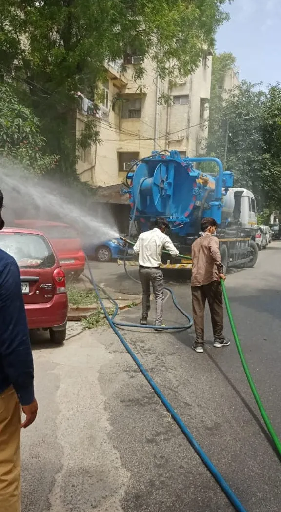 सिद्धार्थ एनक्लेव में सेनिटेशन अभियान — तस्वीर 7 में से 18