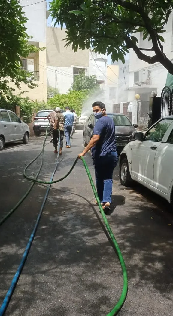 सिद्धार्थ एनक्लेव में सेनिटेशन अभियान — तस्वीर 12 में से 18