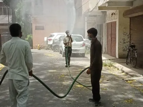 सिद्धार्थ एनक्लेव में सेनिटेशन अभियान — 17