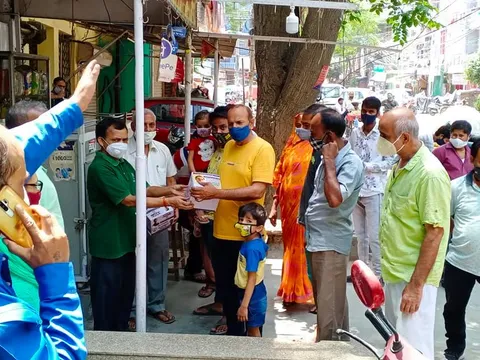 ज़रूरतमंद लोगों को कोविड आइसोलेशन किट का वितरण — 9