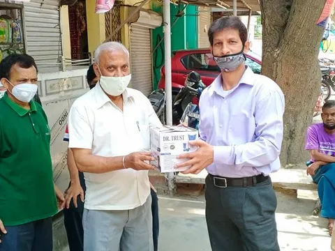 ज़रूरतमंद लोगों को कोविड आइसोलेशन किट का वितरण — 11