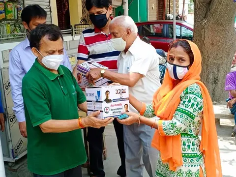 ज़रूरतमंद लोगों को कोविड आइसोलेशन किट का वितरण — 12