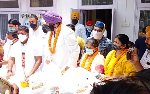 कोरोना महामारी में ज़रूरतमंद लोगों को राशन वितरण