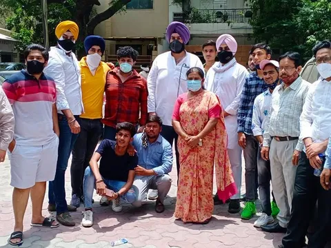 कोरोना महामारी में ज़रूरतमंद लोगों को राशन वितरण — 10