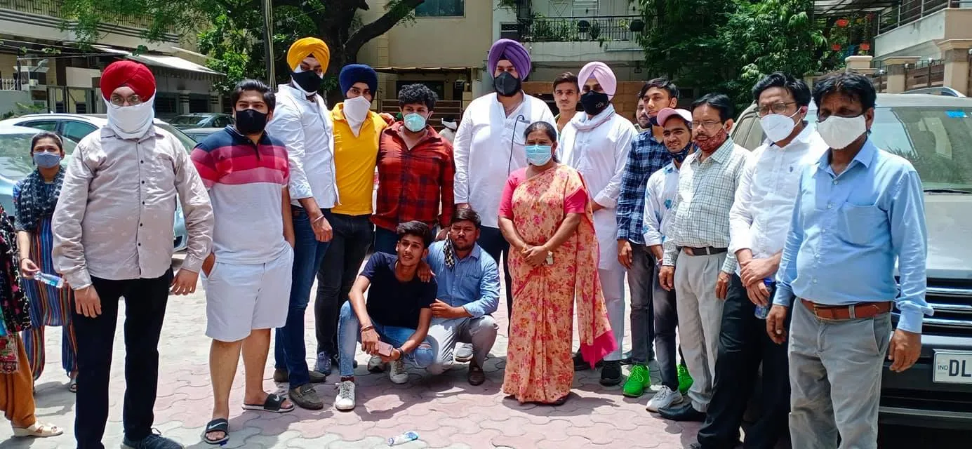 कोरोना महामारी में ज़रूरतमंद लोगों को राशन वितरण — तस्वीर 10 में से 13