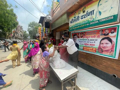 राहुल गांधी के जन्मदिन पर वार्ड कार्यालय पर राशन किट वितरण — 5