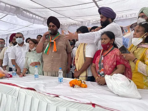 राहुल गांधी के जन्मदिन पर अम्बेडकर पार्क में खाद्य सामग्री वितरण