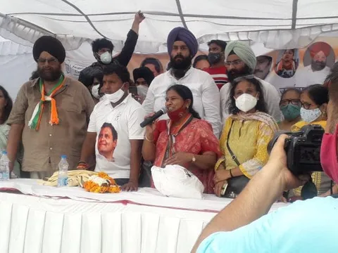 राहुल गांधी के जन्मदिन पर अम्बेडकर पार्क में खाद्य सामग्री वितरण — 13