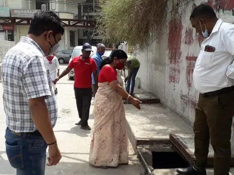 सिद्धार्थ नगर अंडरपास में नालियों की सफाई अभियान — 6