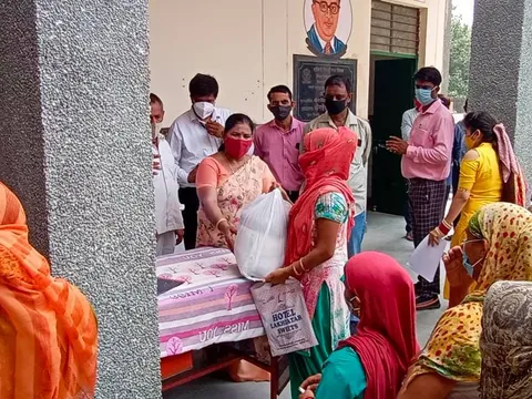 नगली राजापुर एमसीडी स्कूल में राशन किट वितरण