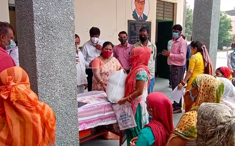 नगली राजापुर एमसीडी स्कूल में राशन किट वितरण