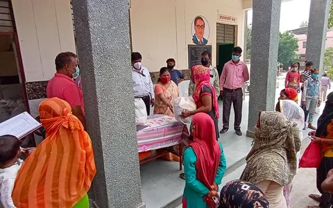 नगली राजापुर एमसीडी स्कूल में राशन किट वितरण