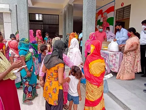 नगली राजापुर एमसीडी स्कूल में राशन किट वितरण — 3