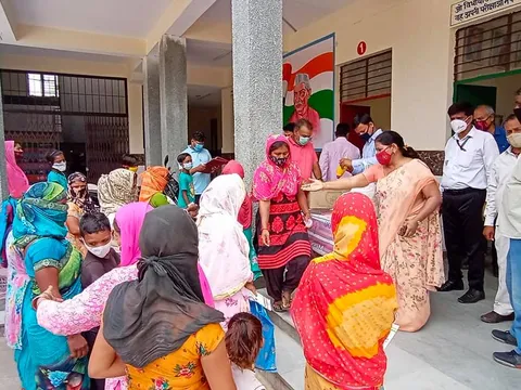नगली राजापुर एमसीडी स्कूल में राशन किट वितरण — 5