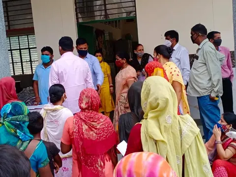 नगली राजापुर एमसीडी स्कूल में राशन किट वितरण — 7