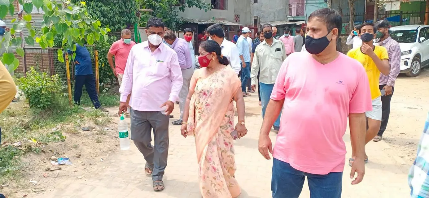 नगली राजापुर एमसीडी स्कूल में राशन किट वितरण — तस्वीर 12 में से 26