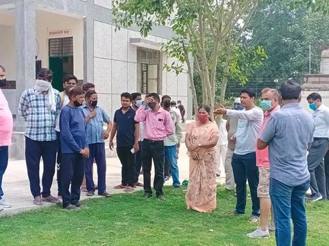 नगली राजापुर एमसीडी स्कूल में राशन किट वितरण — 16