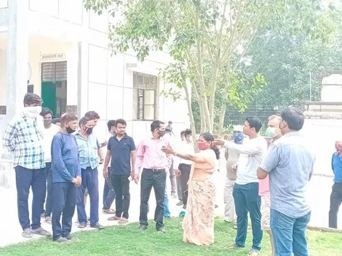 नगली राजापुर एमसीडी स्कूल में राशन किट वितरण — 17