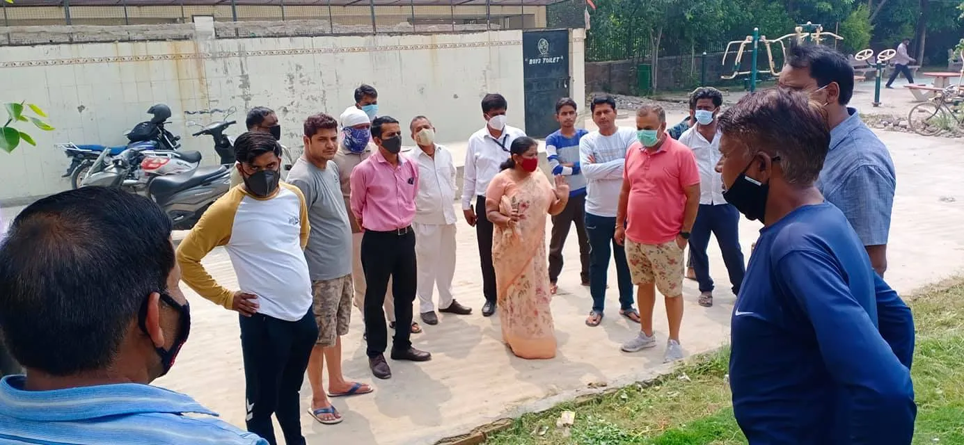 नगली राजापुर एमसीडी स्कूल में राशन किट वितरण — तस्वीर 21 में से 26