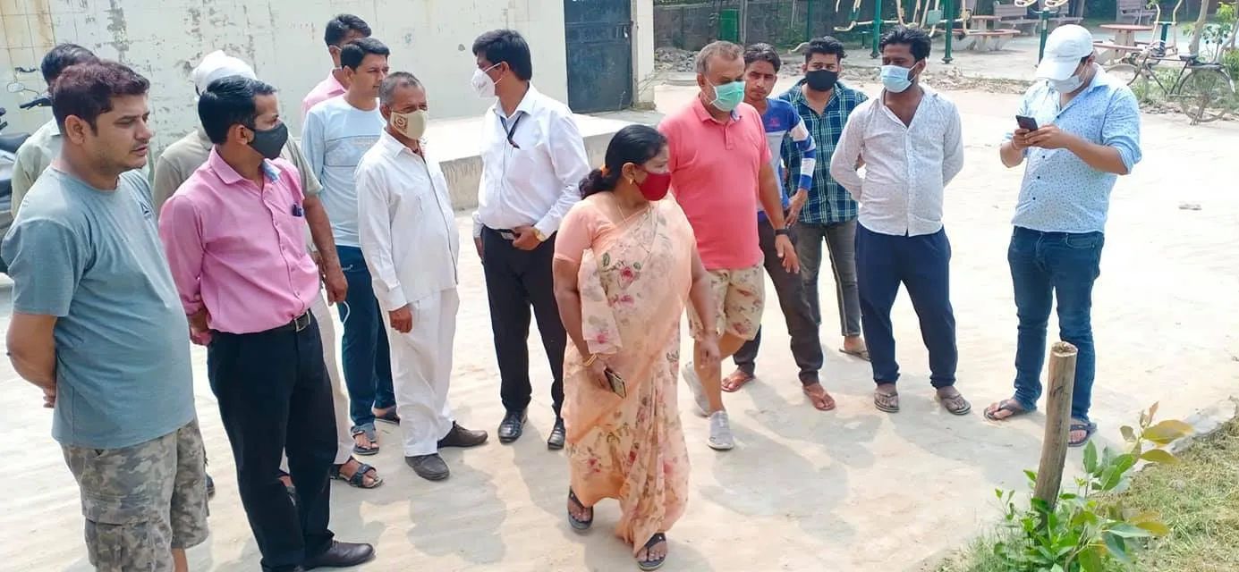 नगली राजापुर एमसीडी स्कूल में राशन किट वितरण — तस्वीर 22 में से 26