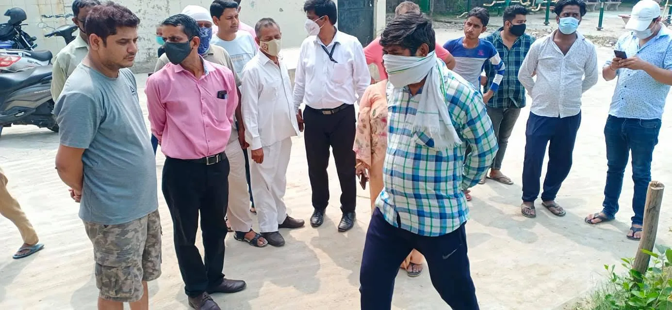 नगली राजापुर एमसीडी स्कूल में राशन किट वितरण — तस्वीर 23 में से 26