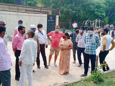 नगली राजापुर एमसीडी स्कूल में राशन किट वितरण — 25