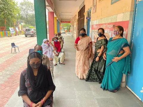 जीवन नगर एसडीएमसी स्कूल में बच्चों को राशन किट वितरण — 5
