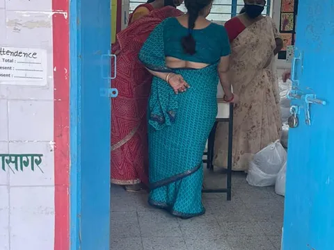जीवन नगर एसडीएमसी स्कूल में बच्चों को राशन किट वितरण — 8