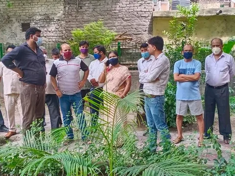 सनलाइट कॉलोनी 2 के पीपल वाले पार्क में सफाई अभियान