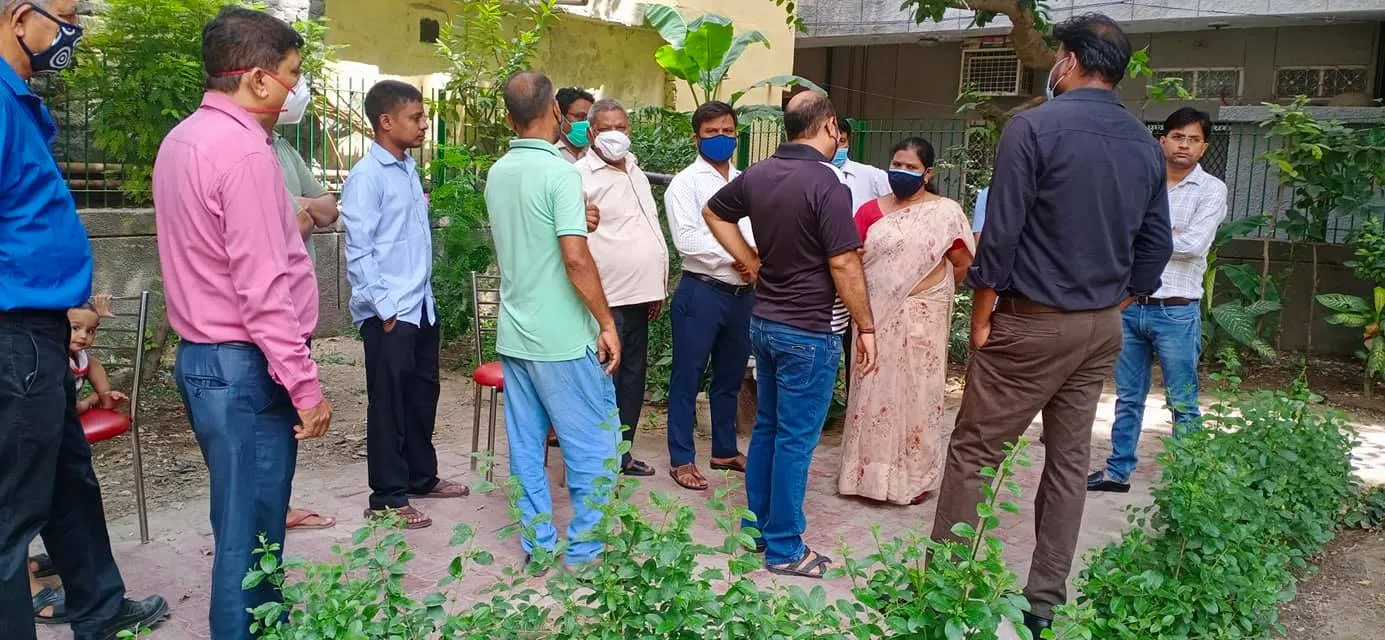 सनलाइट कॉलोनी 2 के पीपल वाले पार्क में सफाई अभियान — तस्वीर 9 में से 12