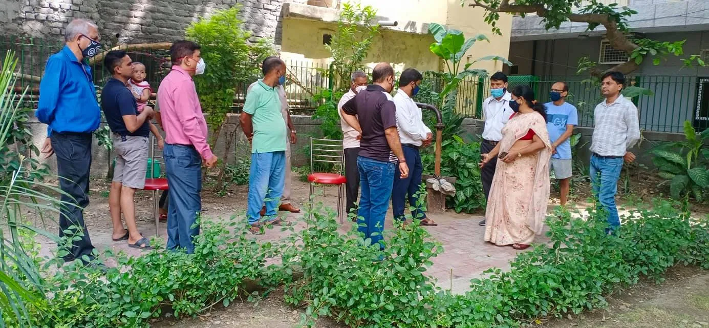 सनलाइट कॉलोनी 2 के पीपल वाले पार्क में सफाई अभियान — तस्वीर 10 में से 12
