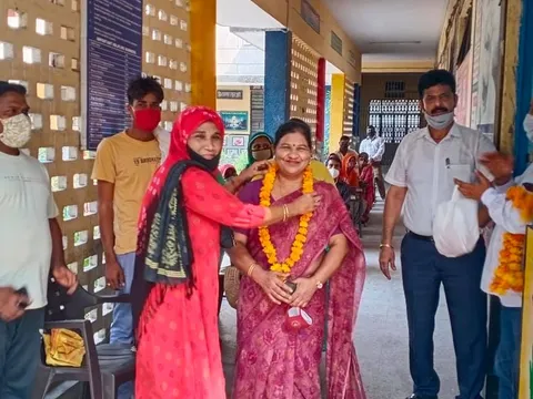 हरी नगर आश्रम प्राइमरी बाल विद्यालय में राशन किट वितरण