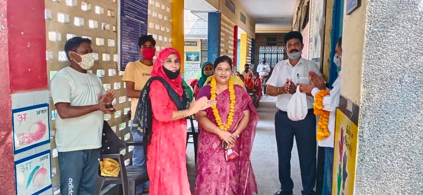 हरी नगर आश्रम प्राइमरी बाल विद्यालय में राशन किट वितरण — तस्वीर 4 में से 11