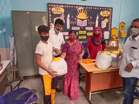 हरी नगर आश्रम प्राइमरी बाल विद्यालय में राशन किट वितरण — 5