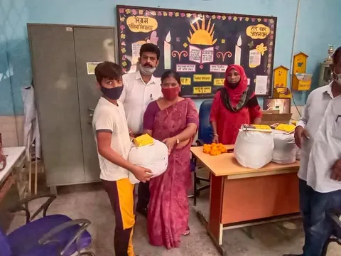 हरी नगर आश्रम प्राइमरी बाल विद्यालय में राशन किट वितरण — 8