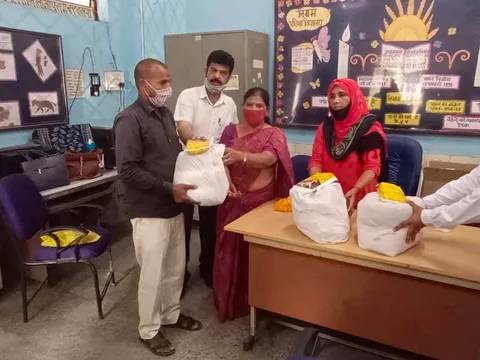 हरी नगर आश्रम प्राइमरी बाल विद्यालय में राशन किट वितरण — 11